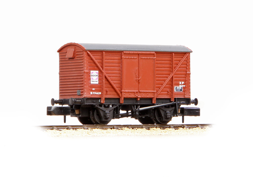 Farish 377-628C BR 12T Ventilated Van with Plywood Doors BR Bauxite (Late) 'BOCM Animal Feeds' N Gauge *PRE ORDER £21.8*