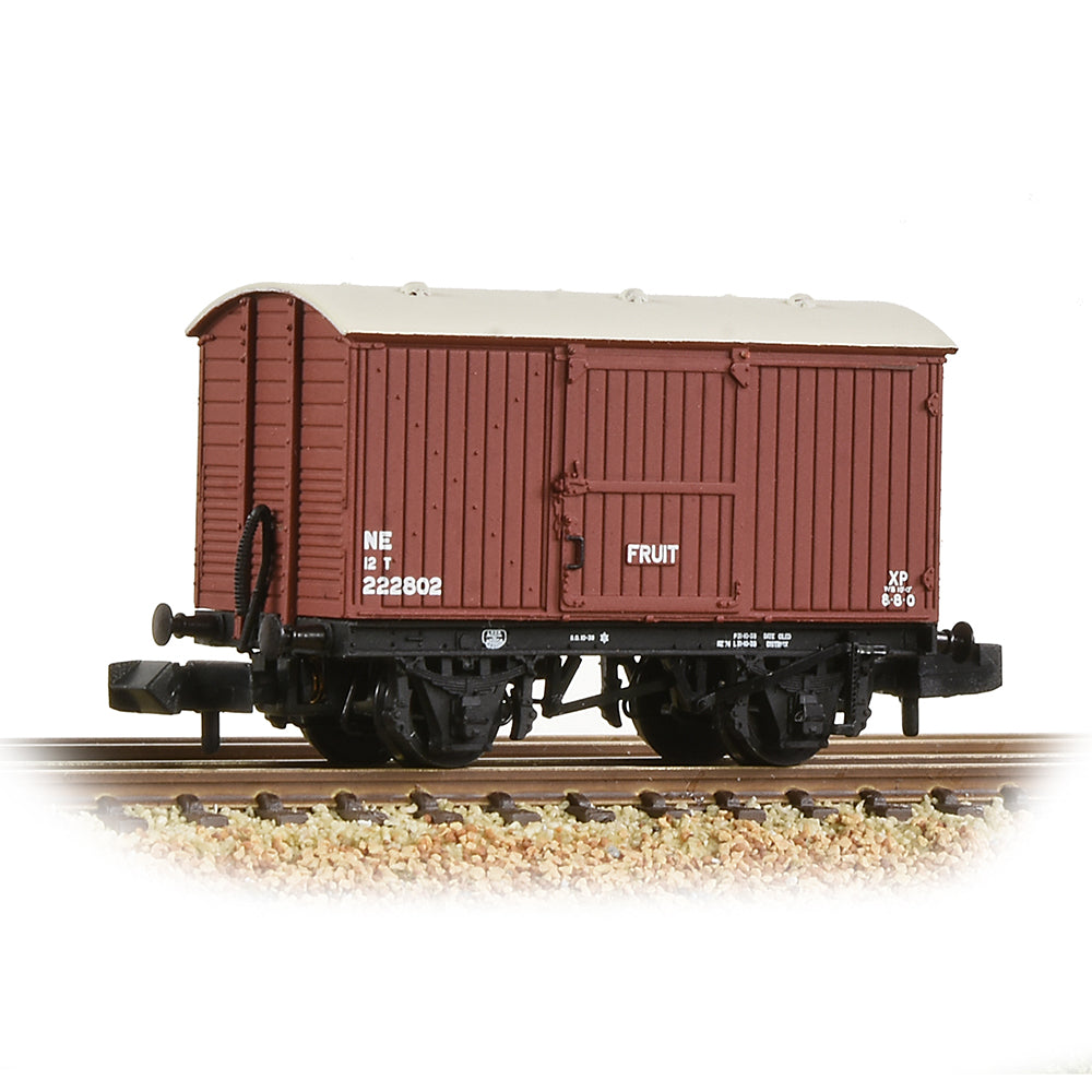 Farish 377-987 LNER 12T Fruit Van Planked Ends LNER Bauxite, N Gauge *LAST FEW*