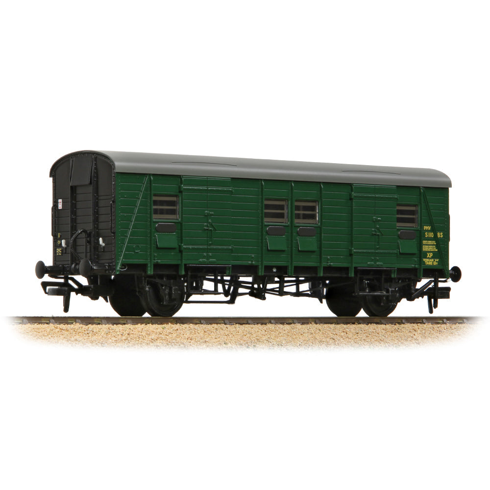 Bachmann 39-527A SR PMV Parcels & Miscellaneous Van BR Green, OO Gauge