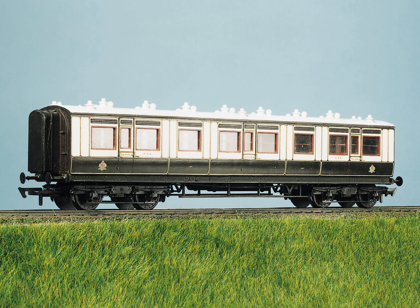 Ratio 730 LMS (Ex LNWR) 50ft Arc Roof Corridor All 3rd