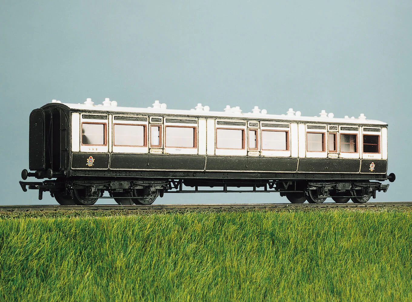 Ratio 732 LMS (Ex LNWR) 50ft Arc Roof Corridor Composite