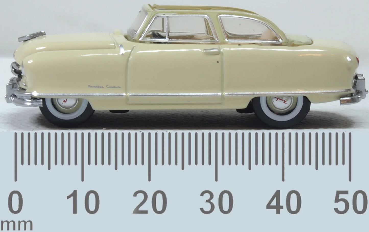 Oxford 87NR50002 Nash Rambler Custom Landau Convertible Open Champagne Ivory 1950, HO Gauge, 1/87 Scale