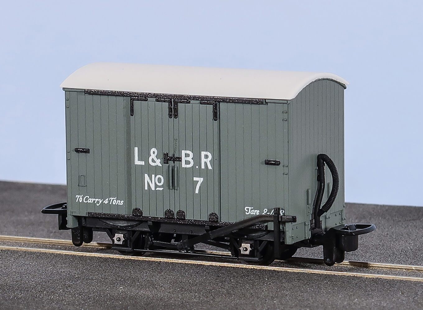 Peco GR-220B OO-9 Box Van, L&B Livery No.7
