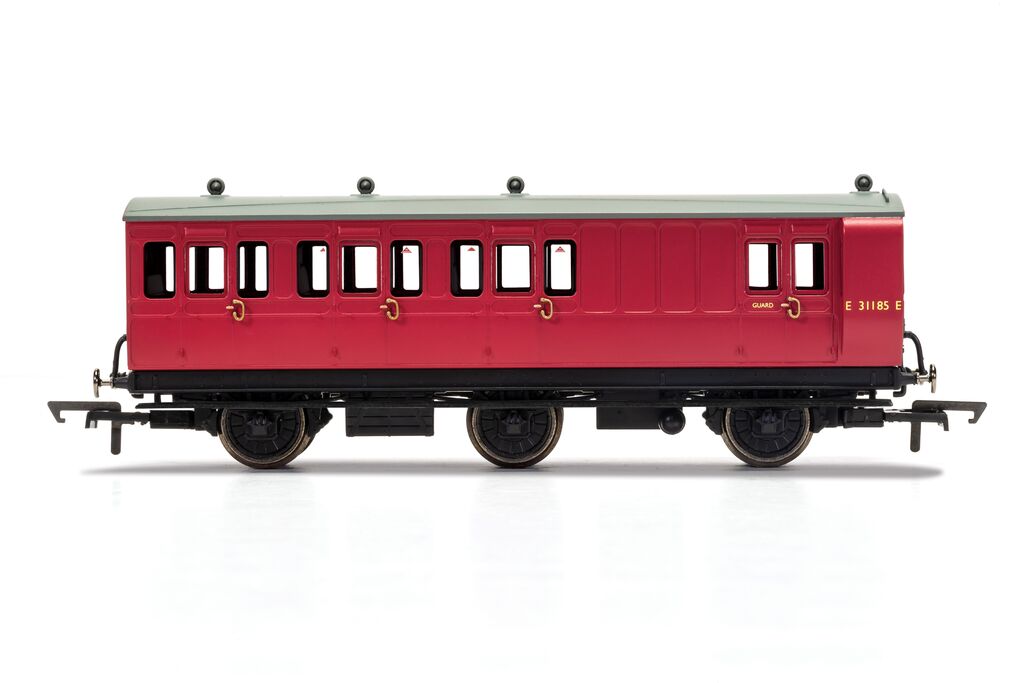 Hornby R40126 BR, 6 Wheel Coach, Brake 3rd Class, Fitted Lights, E31185 - Era 4 *LAST ONE*