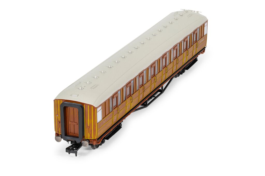 Hornby R40453 LNER Gresley Corridor Teak Coaches 3rd class 31869, OO Gauge - PRE ORDER £62.99
