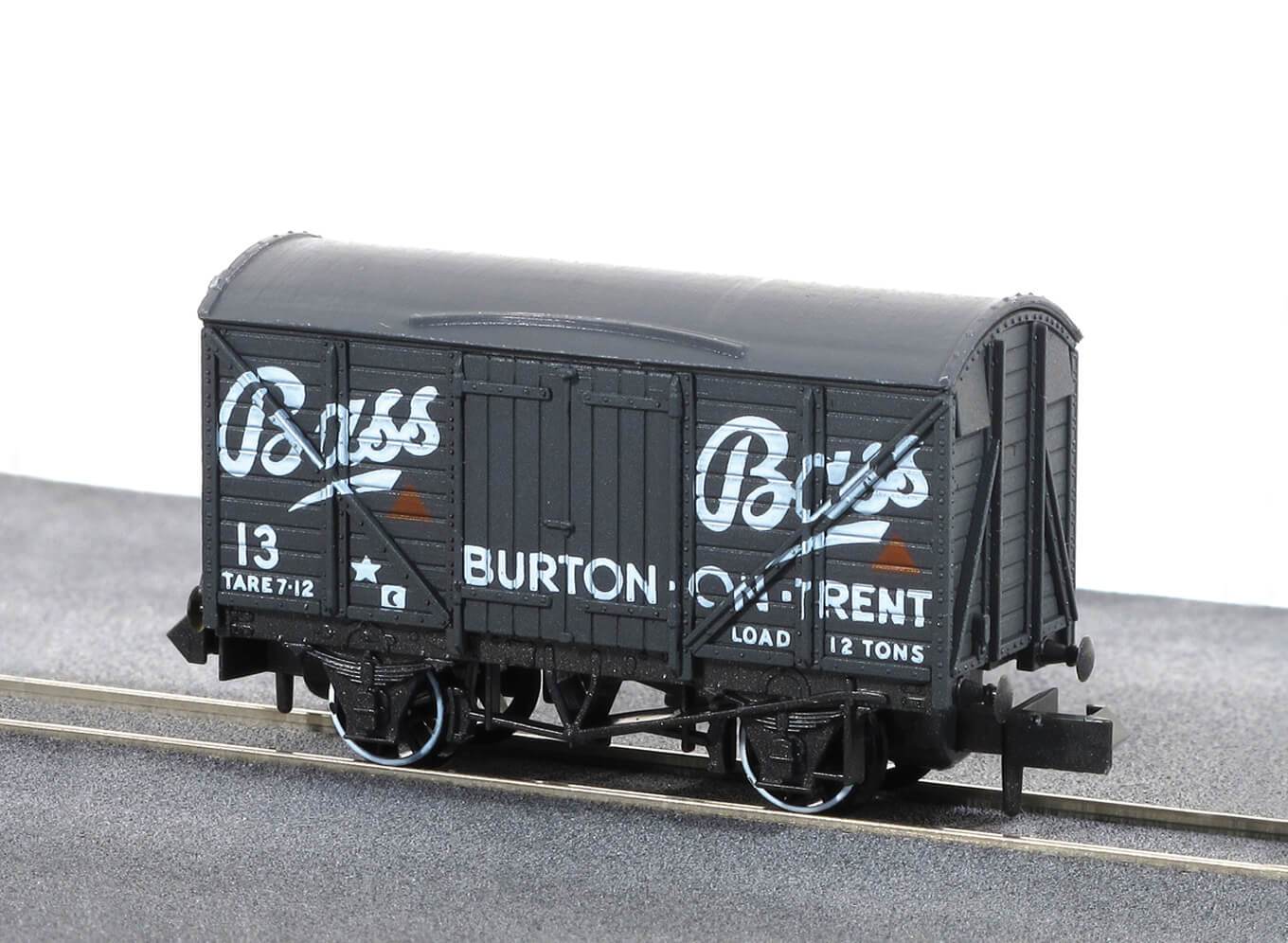 Peco NR-P131 Box Van, 'Bass' No 13