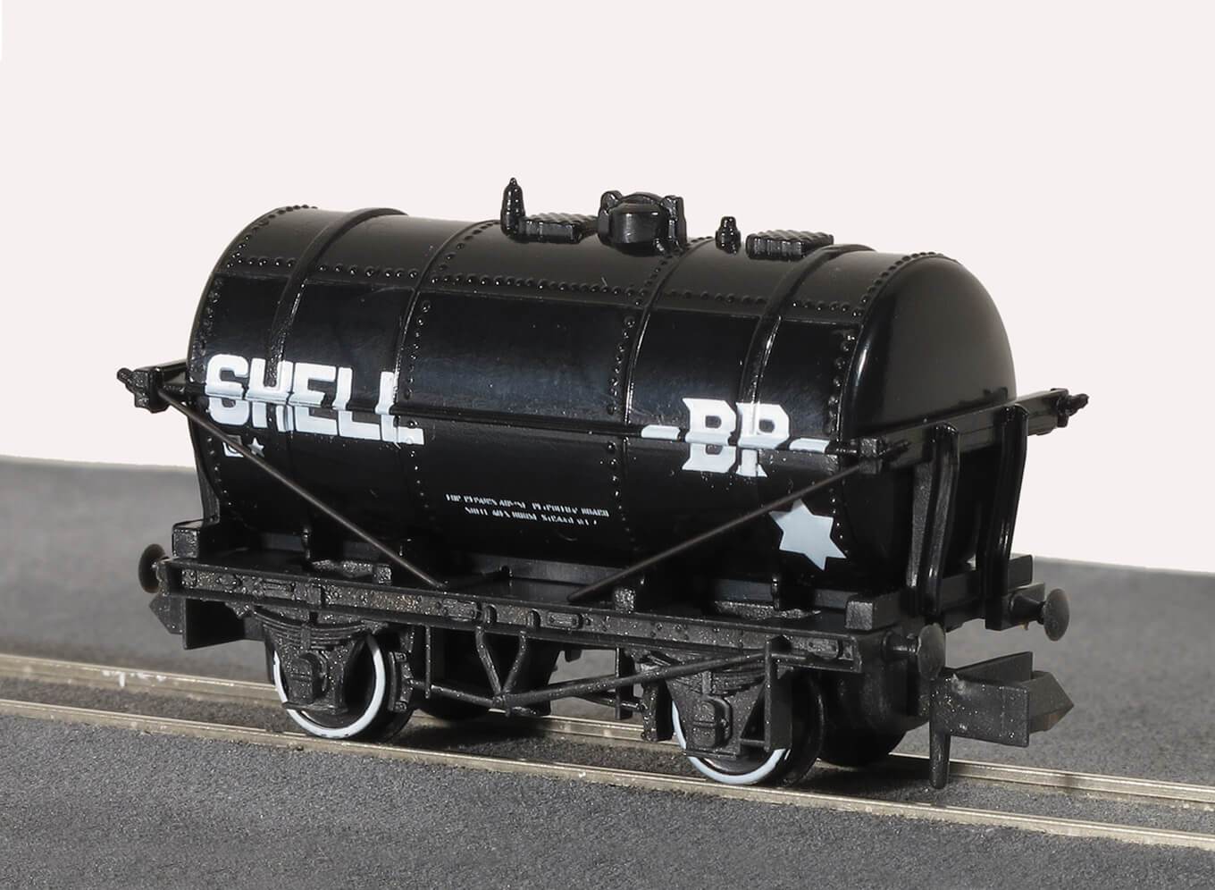 Peco NR-P160 Petrol Tank Wagon, Shell/BP