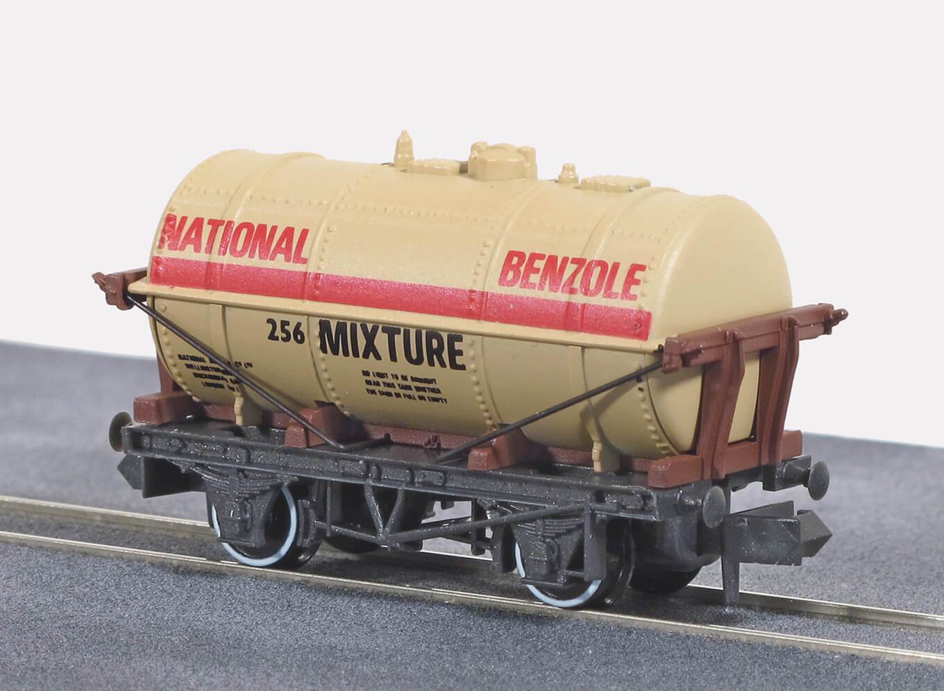 Peco NR-P162 Petrol Tank Wagon, National Benzole