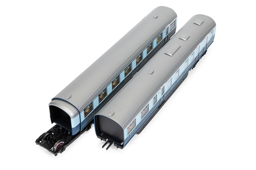 Hornby R40479 LNER West Riding Limited Open Third & Kitchen Third Articulated Coach pack OO Gauge *PRE ORDER £134.99*