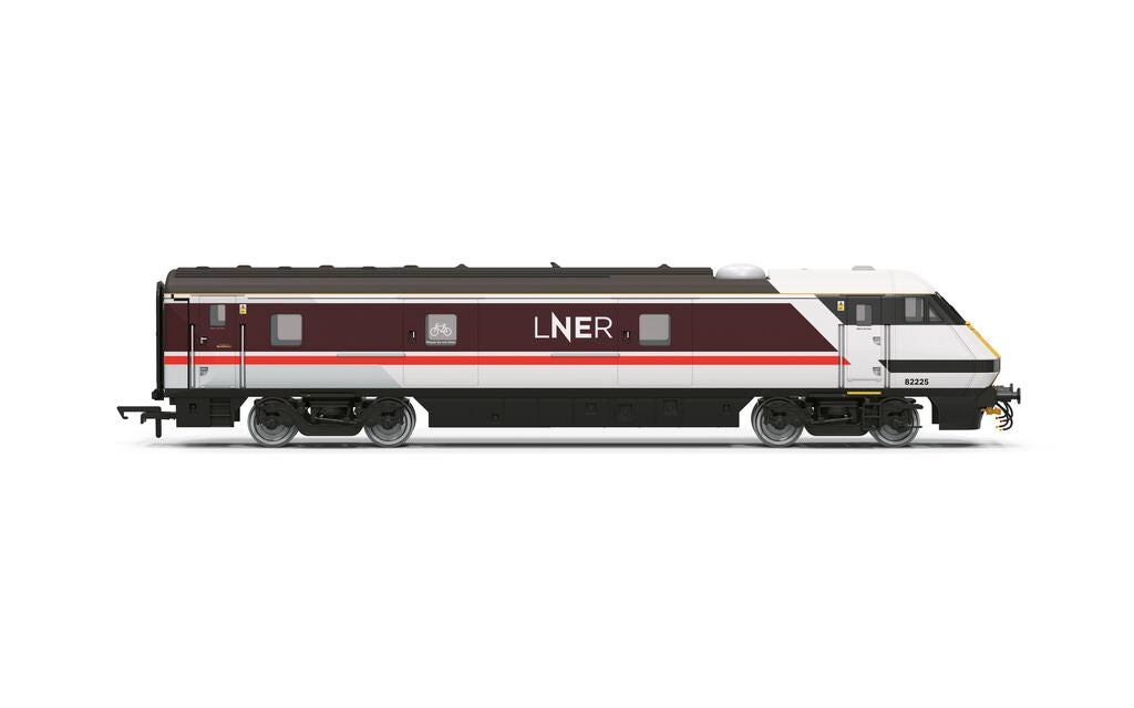 Hornby R40504 LNER MK4 DVT 82225 OO Gauge *PRE ORDER £85.49*