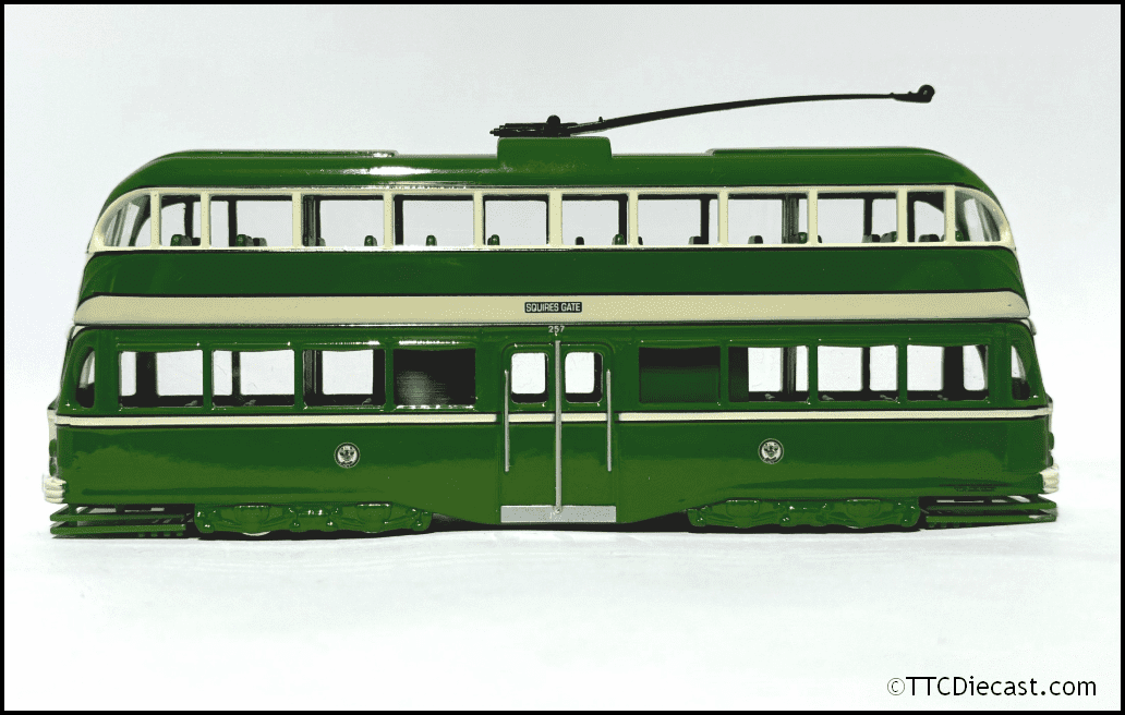 Corgi 43502 English Electric Balloon Blackpool Tram, Blackpool Corporation, Wartime, PRE OWNED