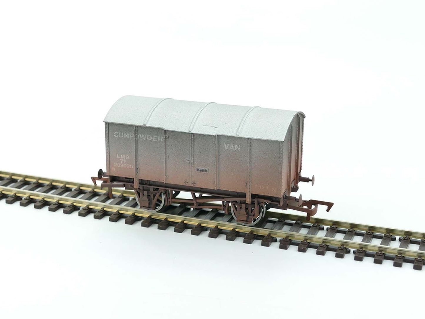 Dapol 4F-013-145 Gunpowder Van LMS 209020 Weathered OO Gauge