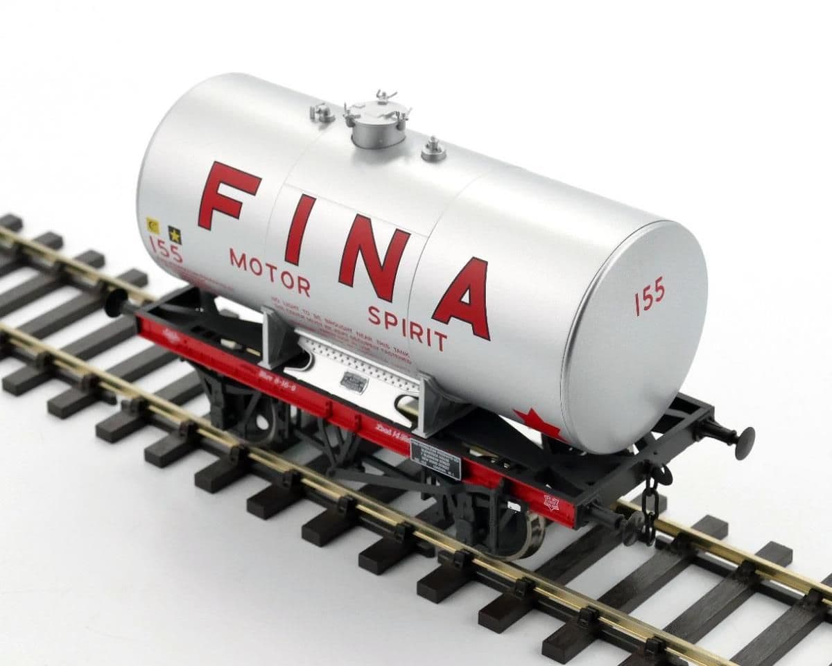 Dapol 7F-062-002 14t Anchor Mounted Class A Tank Wagon Fina 155, O Gauge
