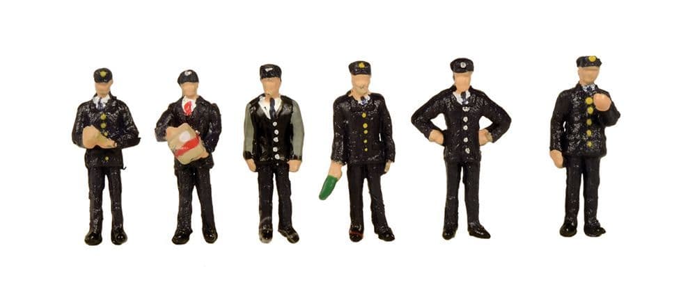 Farish 379-318 1960/70's Station Staff