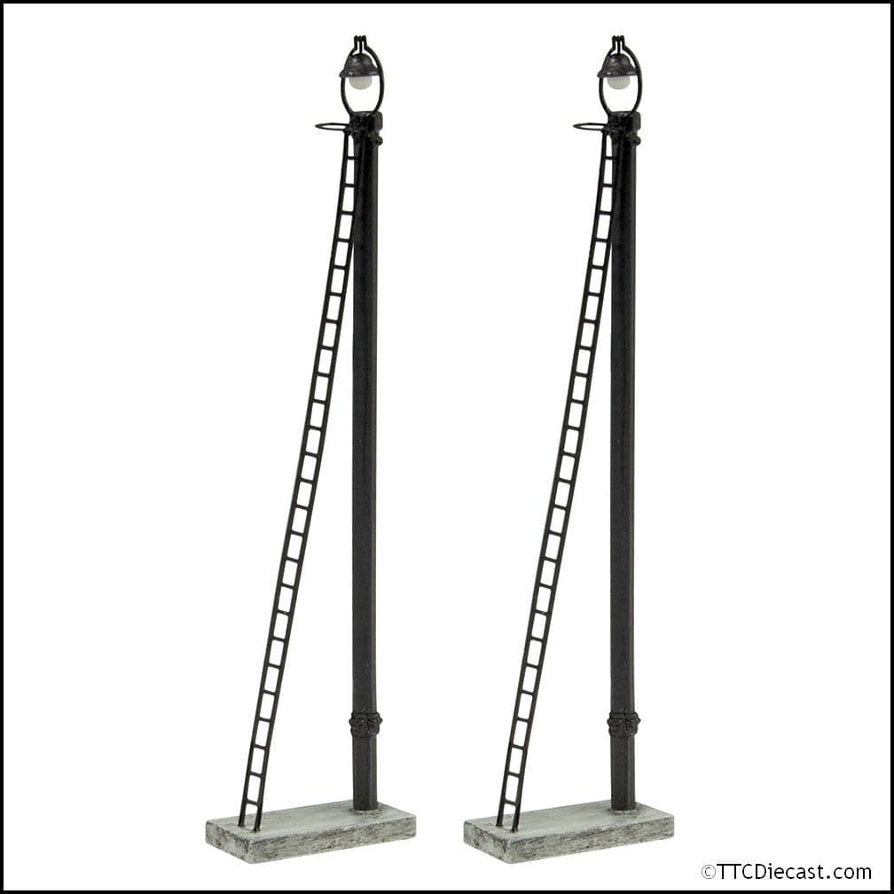 Farish 42-561 Wooden Post Yard Lamps (x2) N Gauge