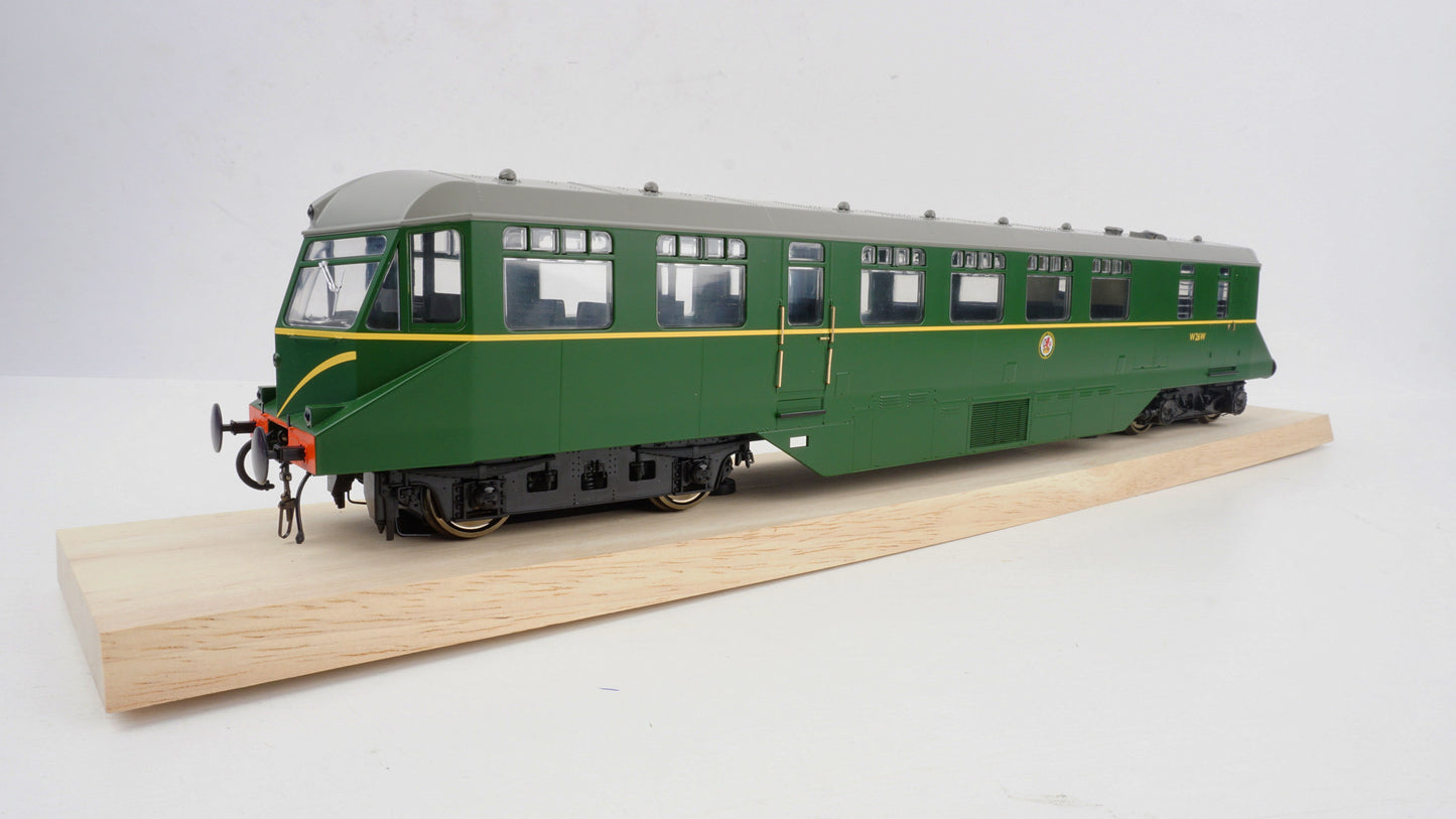 Heljan 1905 GWR AEC railcar in BR green with speed whiskers with grey roofs, O Gauge