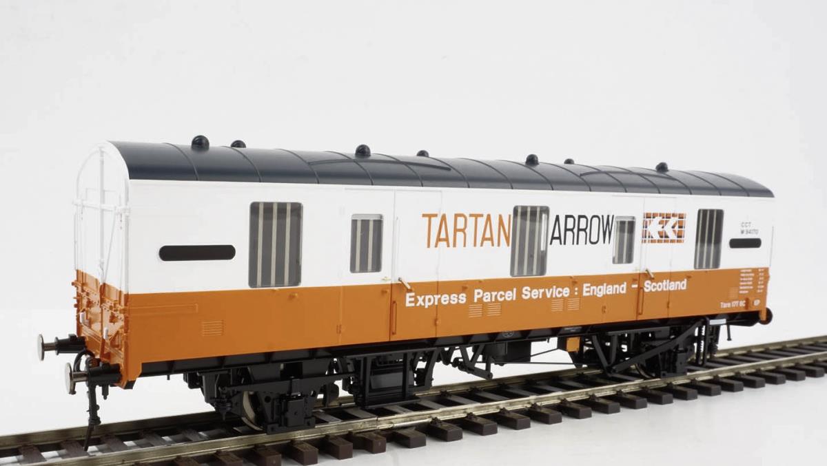 Heljan 9408 Mk1 CCT M94170 BR Tartan Arrow Red/White, O Gauge