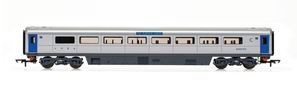 Hornby R40355A Platinum Jubilee of Queen Elizabeth II Mk3 Sliding Door Trailer First Disabled OO Gauge