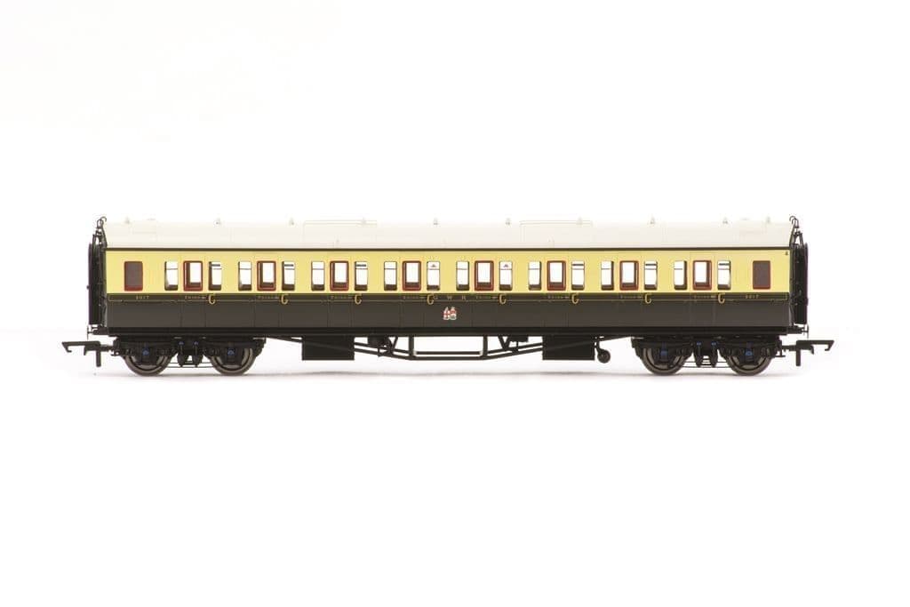Hornby R40469 GWR Collet Coaches Corridor Third 5017, OO Gauge - PRE ORDER £55.79