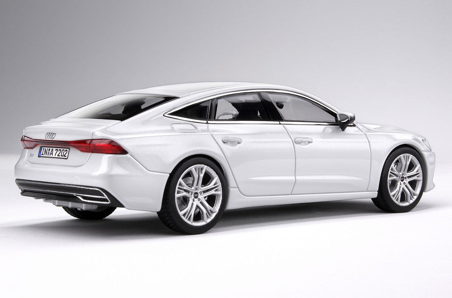 IScale 5011707031, 1:43 Scale Audi A7 (2017) Sportback Glacier White, Audi Packaging