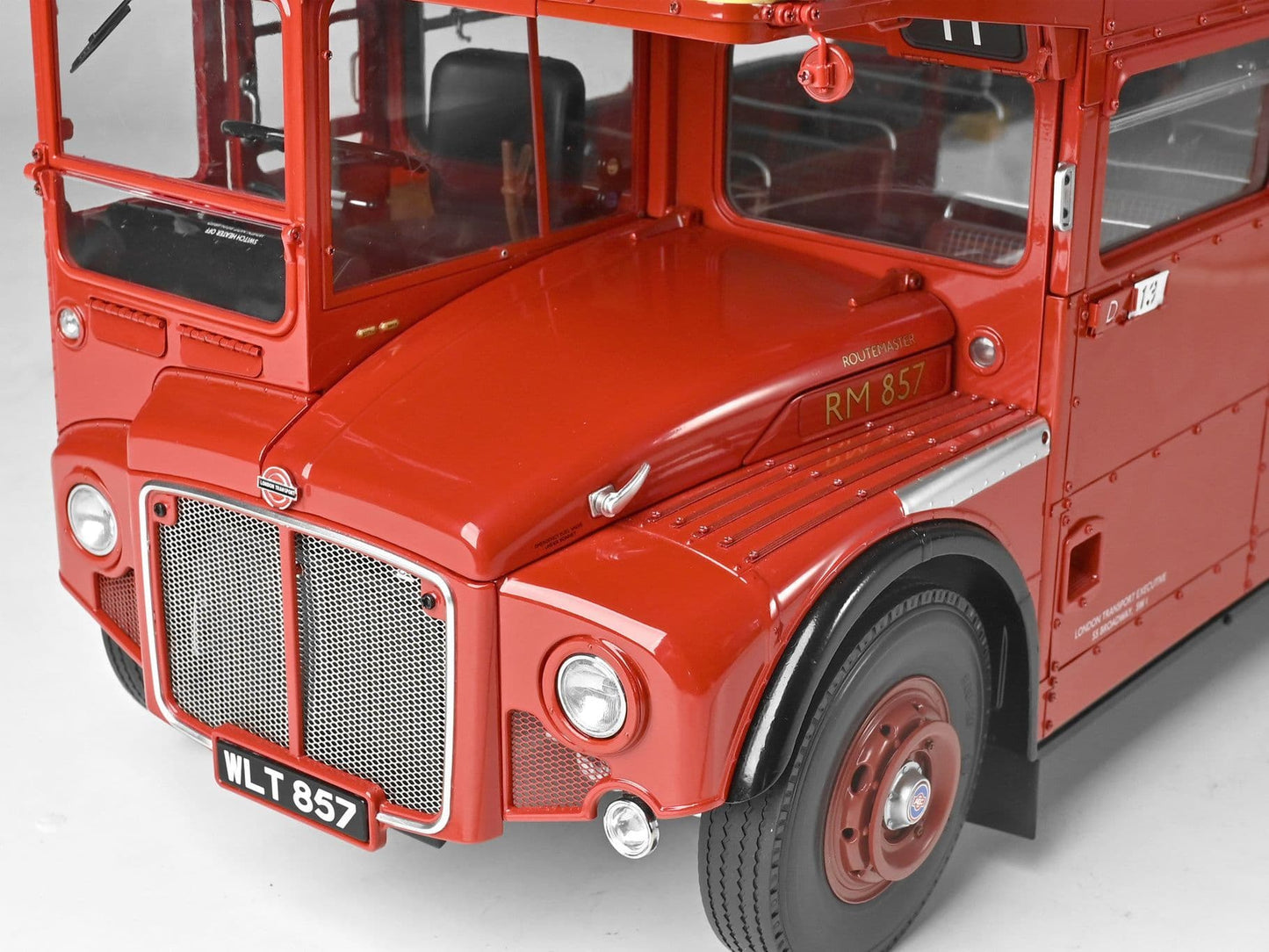 IXO Collections 1/12 Scale Routemaster Bus, Highly Detailed Metal & Plastic Kit.
