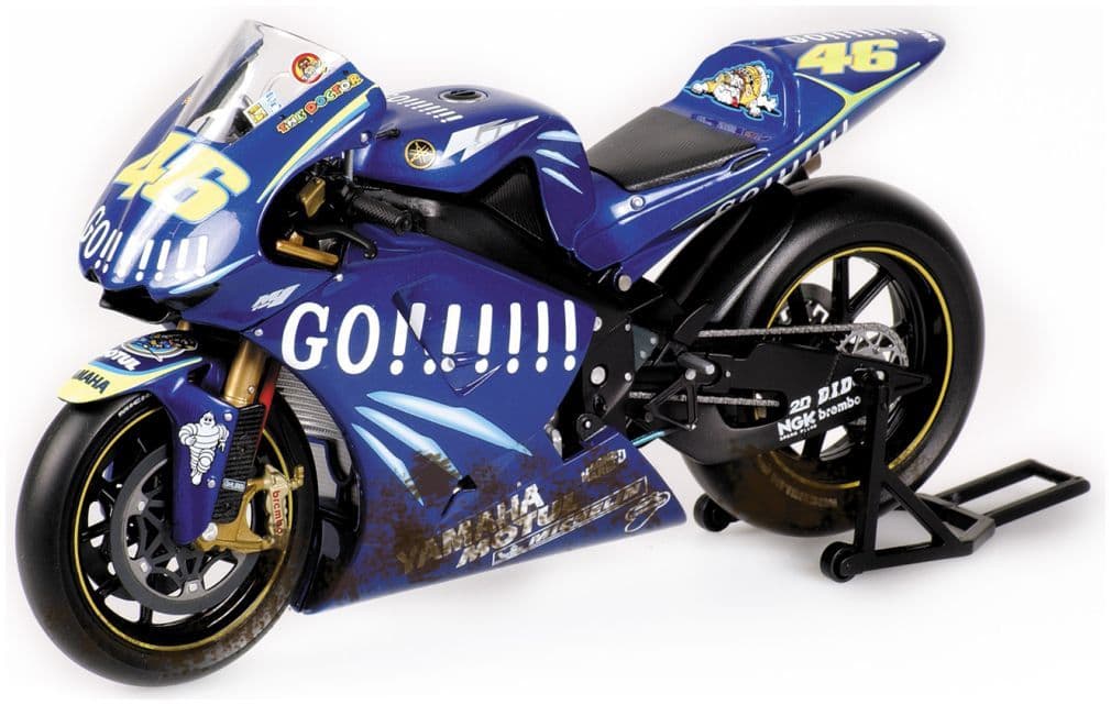 Minichamps 122 043096 Yamaha Yzr-M1, Dirty Version 2004 V. Rossi Motogp World Champion 1:12 Scale *PRE ORDER £178.49*
