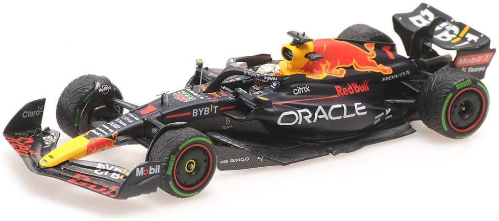 Minichamps 410 221801 RBR RB18 Max Verstappen Winner Japanese GP 2022 w/Pitboard World Champion
