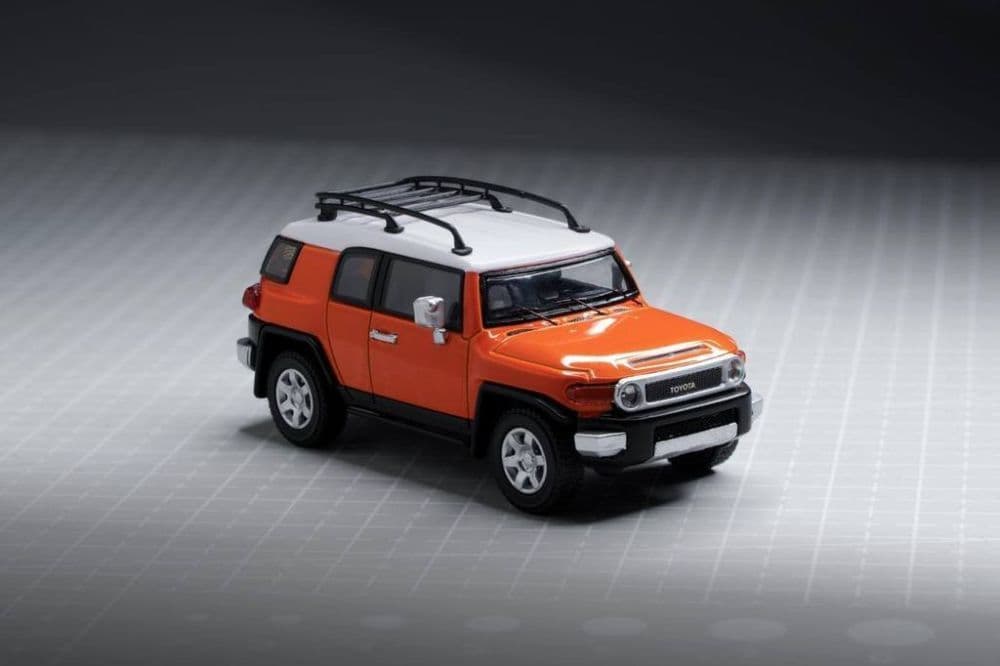 Model 1 33193C Toyota FJ Cruiser XJ10 (LHD) Magma 1:64 Scale