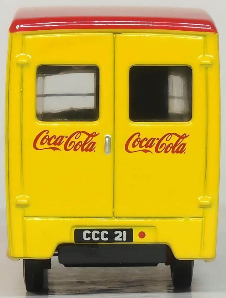 Oxford 76CM010CC Commer Q25 Van Coca Cola 1/76 Scale