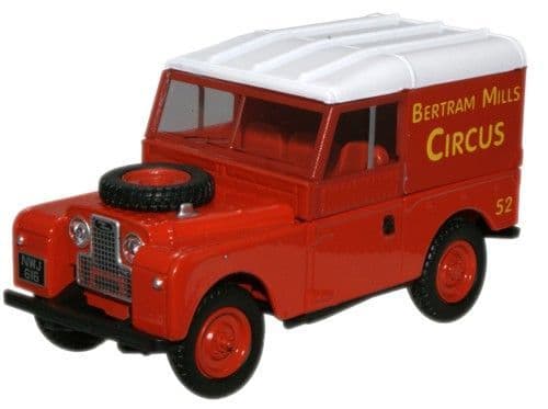 Oxford LAN188017 Land Rover S1 88" H/TOP - Bertram Mills - 1/43 Scale *LAST FEW*