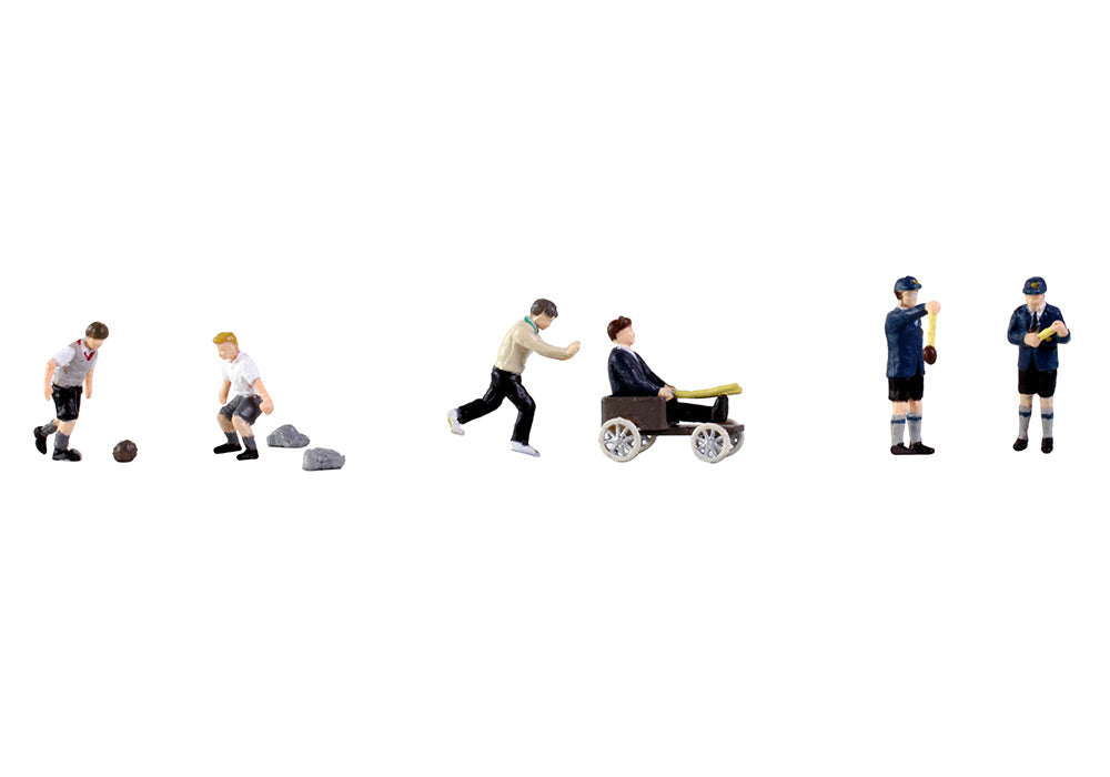 Bachmann 36-435 Post-War Era Schoolboys Playing 1:76 Scale *PRE ORDER £13.95*