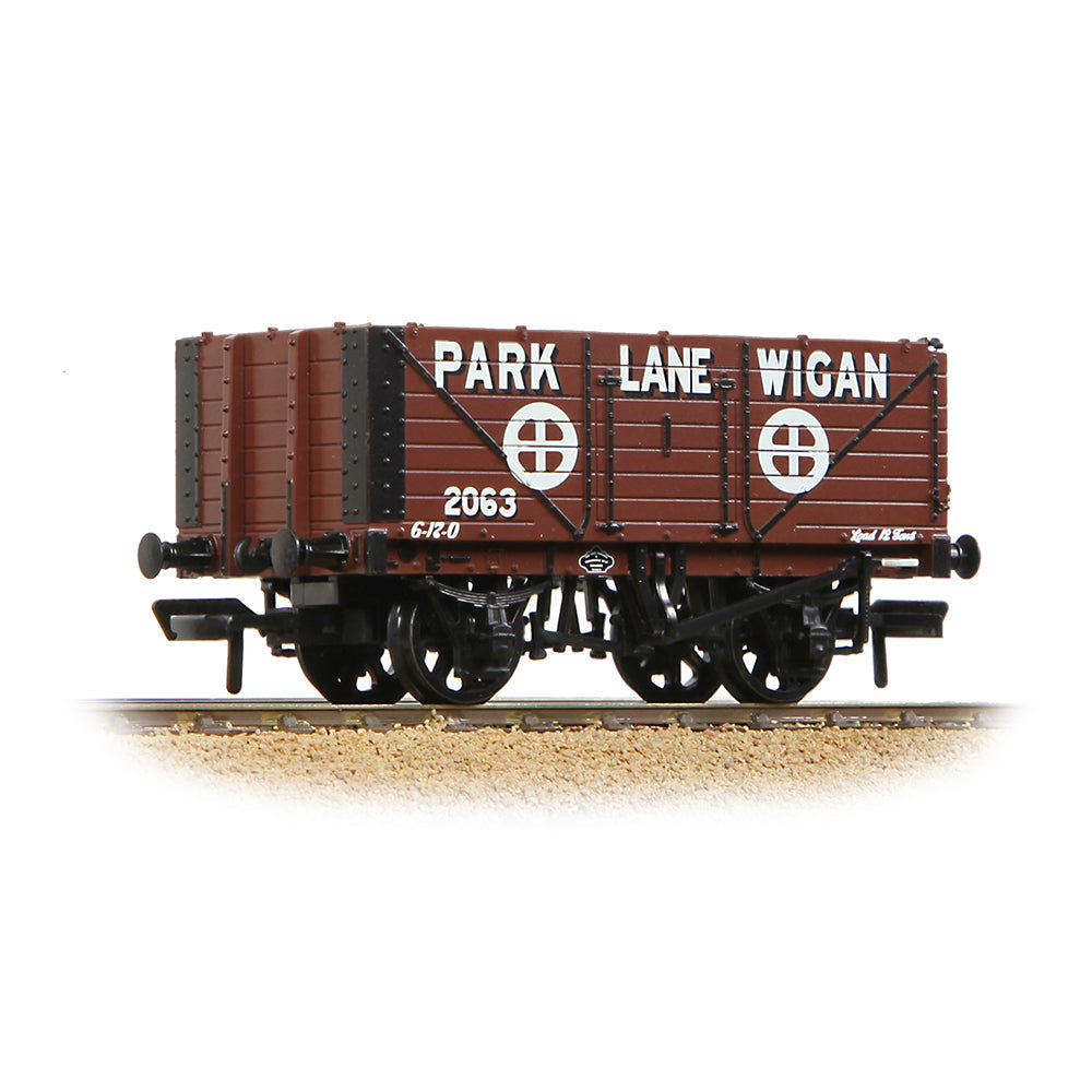 Bachmann 37-082C 7 Plank End Door Wagon 'Park Lane Wigan' Brown, OO Gauge