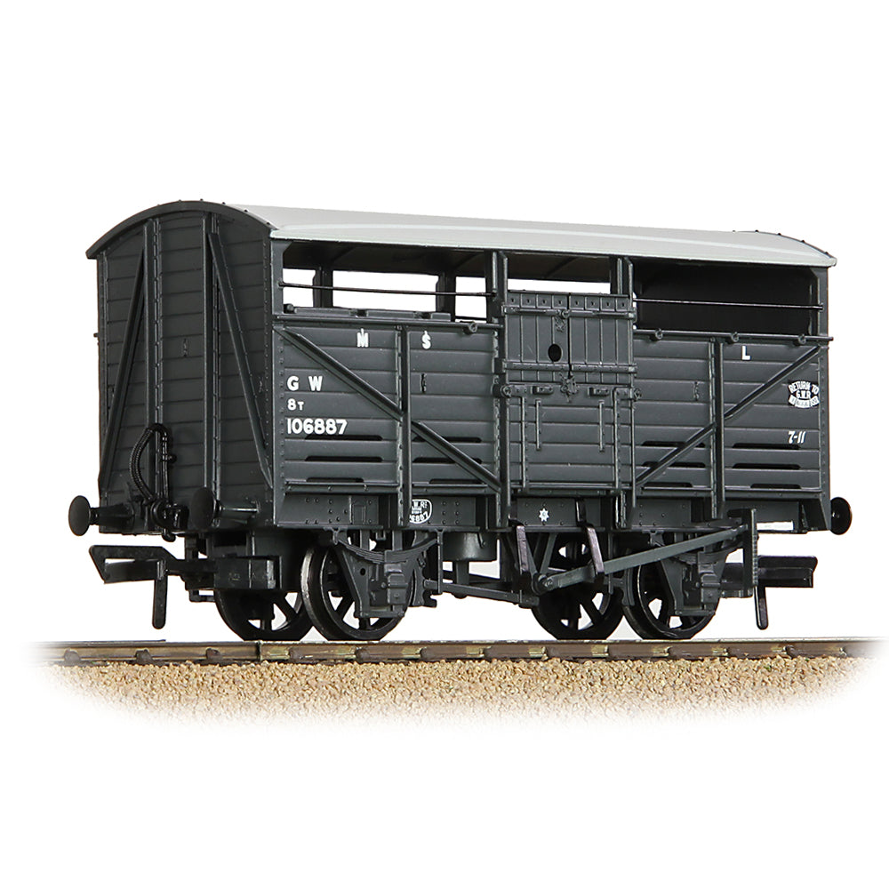 Bachmann 37-711D 8T Cattle Wagon GWR Grey, OO Gauge *LAST FEW*