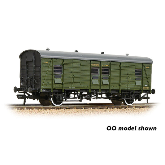 Farish 374-418 SR PLV Passenger Luggage Van SR Maunsell Green, OO Gauge