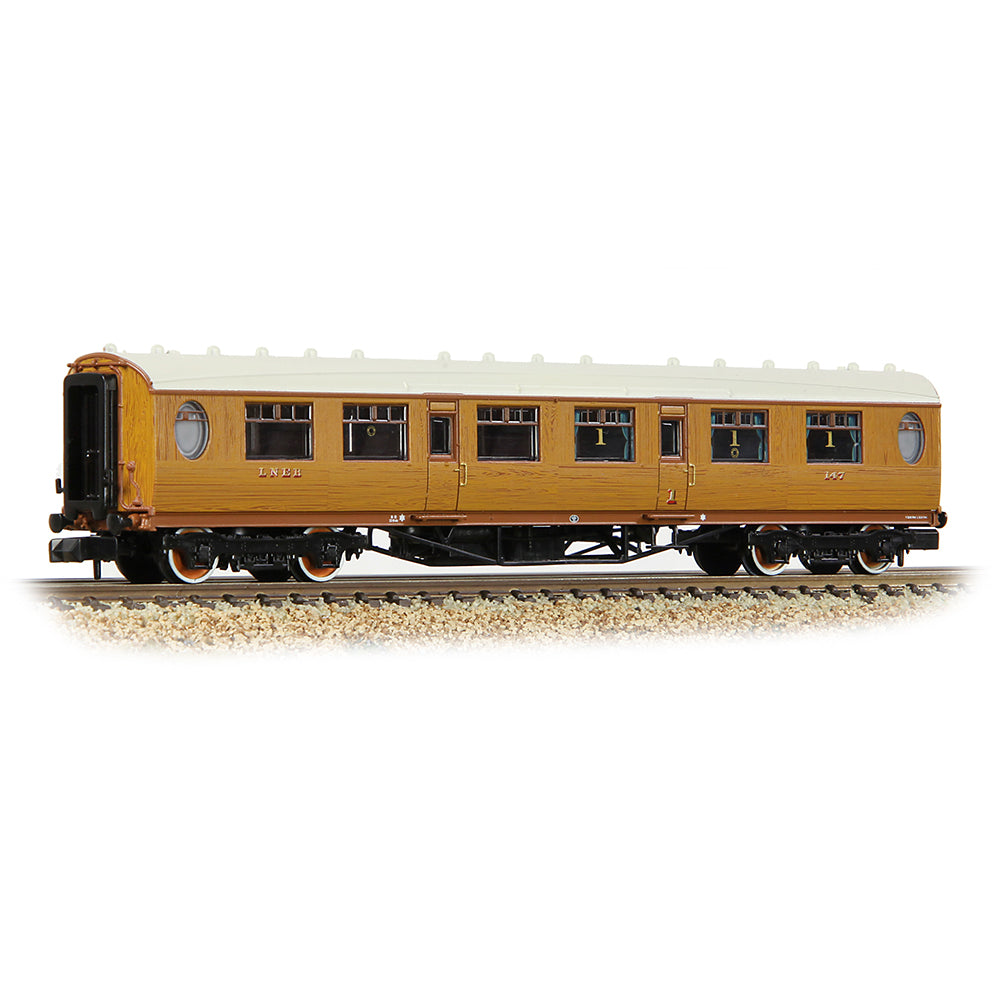 Farish 376-225A LNER Thompson Composite Corridor LNER Teak Effect