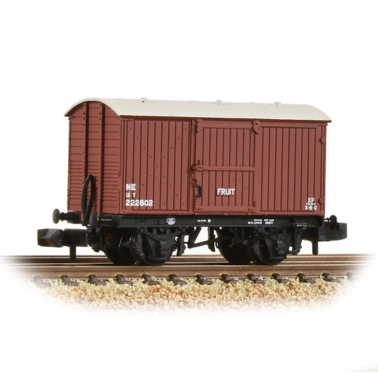 Farish 377-987 LNER 12T Fruit Van Planked Ends LNER Bauxite, N Gauge *LAST FEW*