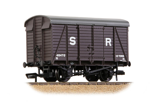 Bachmann 38-070E SR 12T Even Planked Ventilated Van SR Brown OO Gauge *PRE ORDER £24.26*