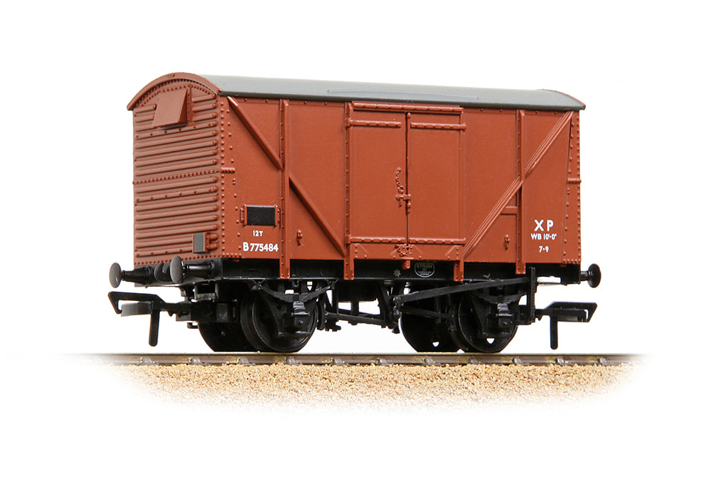 Bachmann 38-170E BR 12T Ventilated Van Plywood Sides BR Bauxite (Early) OO Gauge