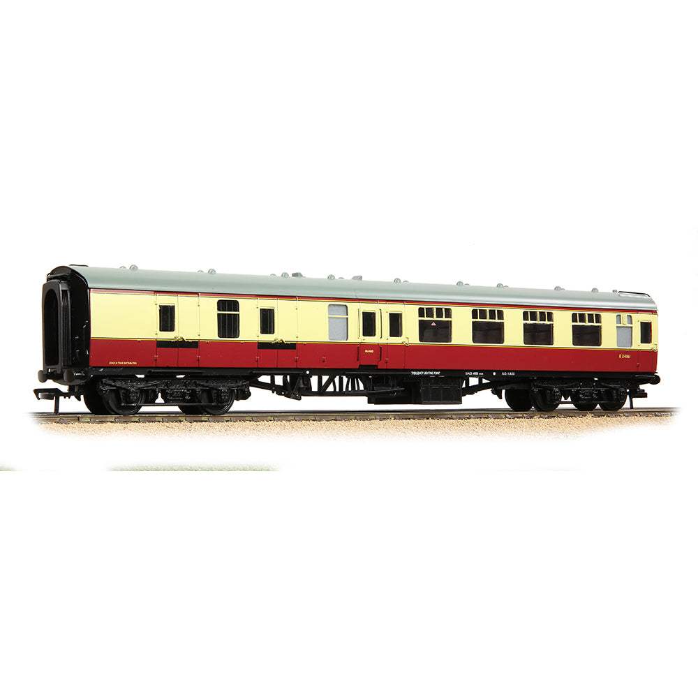 Bachmann 39-077G BR Mk1 BSK Brake Second Corridor BR Crimson & Cream, OO Gauge