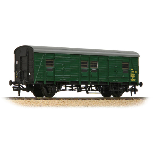 Bachmann 39-527B SR PMV Parcels & Miscellaneous Van BR Green, OO Gauge
