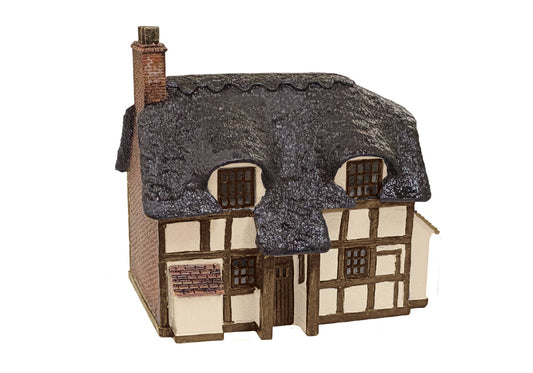Scenecraft 42-0019 Thatched Cottage - Brown & Cream N Gauge *PRE ORDER £25.16*