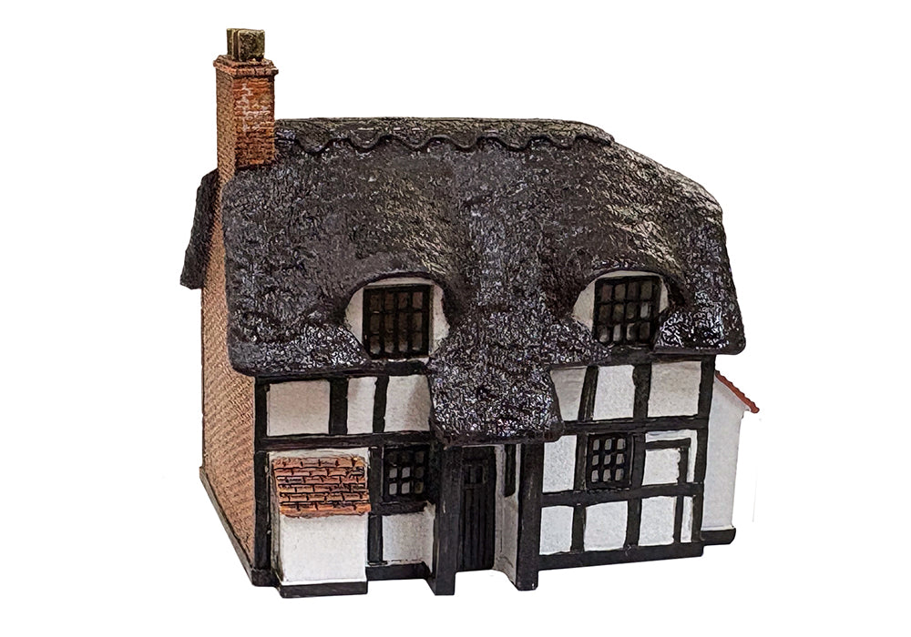 Scenecraft 42-0019A Thatched Cottage - Black & White N Gauge *PRE ORDER £25.16*