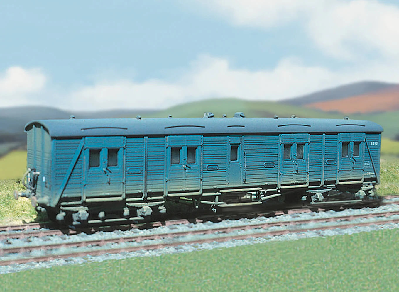 Ratio 592 SR/BR 28 ton Bogie 'B' Van, (M/W)