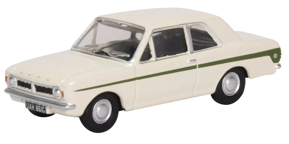 Oxford 76COR2008 Ford Cortina Mk2 Ermine White/Green, OO Gauge, 1/76 Scale