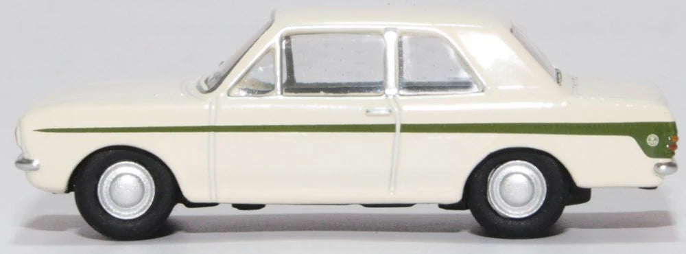 Oxford 76COR2008 Ford Cortina Mk2 Ermine White/Green, OO Gauge, 1/76 Scale