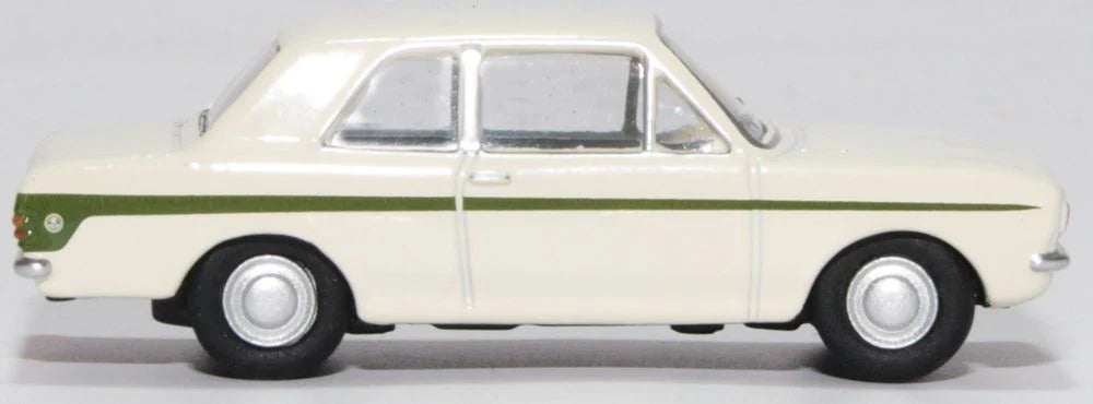 Oxford 76COR2008 Ford Cortina Mk2 Ermine White/Green, OO Gauge, 1/76 Scale