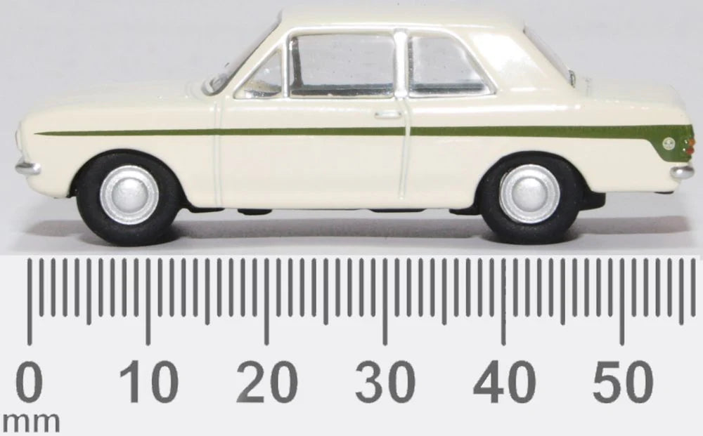 Oxford 76COR2008 Ford Cortina Mk2 Ermine White/Green, OO Gauge, 1/76 Scale