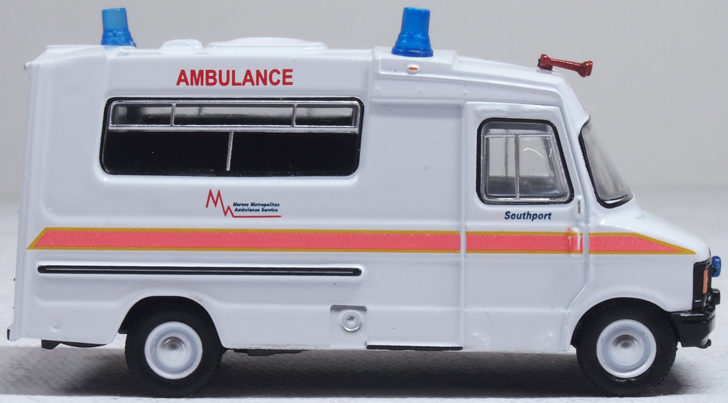 Oxford 76HAN001 Bedford CF Hanlon Ambulance Merseyside Ambulance Service OO Gauge