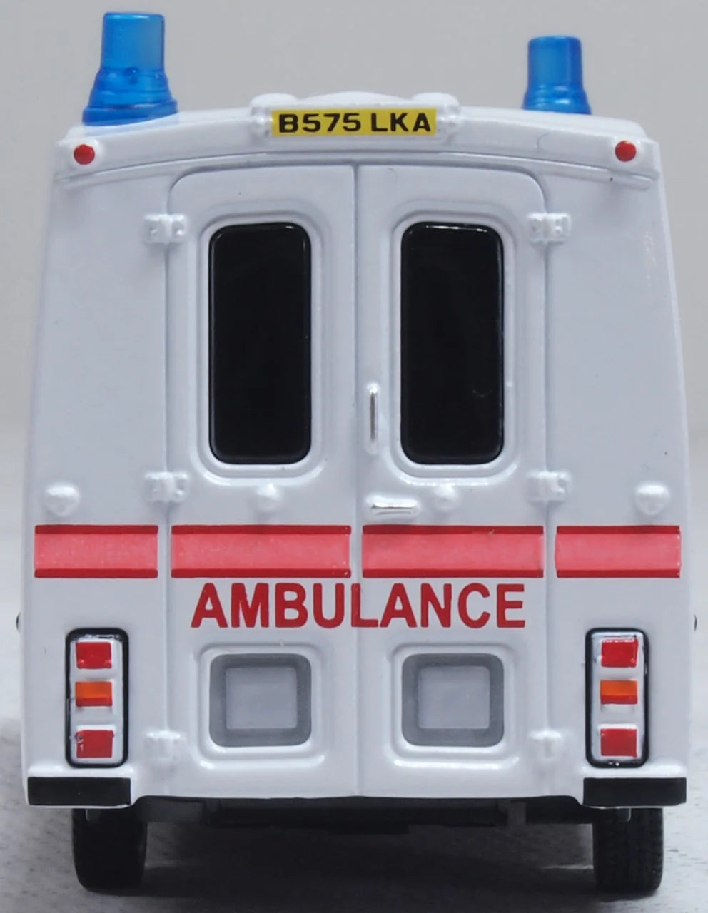 Oxford 76HAN001 Bedford CF Hanlon Ambulance Merseyside Ambulance Service OO Gauge