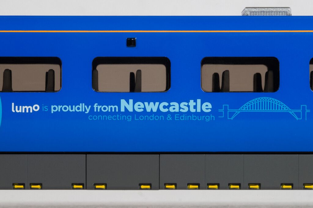 Hornby R30102 Lumo, Class 803, 803003 Five Car Train Pack - Era 11